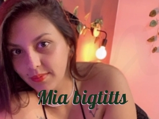 Mia_bigtitts