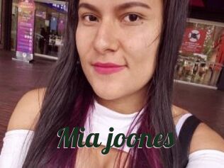 Mia_joones